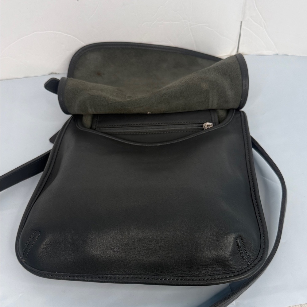 COACH VINTAGE Slim Hippie Flap Saddle Bag. - Picture 7 of 17